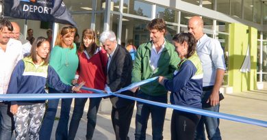 Andreotti inauguró el Polideportivo N° 10 en Victoria, cerca del río Andreotti inauguró el Polideportivo N° 10 en Victoria, cerca del río