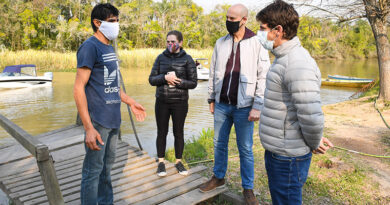 Juan Andreotti visitó familias de Islas de San Fernando donde el Municipio instaló paneles solares Juan Andreotti visitó familias de Islas de San Fernando donde el Municipio instaló paneles solares