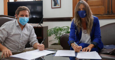 Malena Galmarini y Jaime Méndez firmaron convenio para realizar nuevas obras y visitaron una obra cloacal en Bella Vista, San Miguel Malena Galmarini y Jaime Méndez firmaron convenio para realizar nuevas obras y visitaron una obra cloacal en Bella Vista, San Miguel