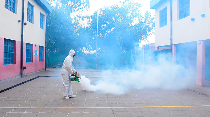 Importante operativo de fumigación en todas las escuelas