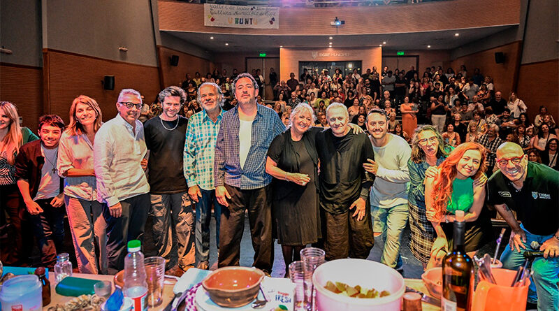 Zamora presenció el estreno de la obra “La Nona”, representada por el Elenco Municipal 