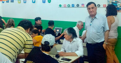 En la inauguración de la primera Aula Tecnológica en una Escuela de Educación Primaria 
