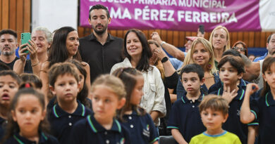 Soledad Martínez acompañó el inicio de clases en la escuela Emma Pérez Ferreira de Vicente López Soledad Martínez acompañó el inicio de clases en la escuela Emma Pérez Ferreira de Vicente López
