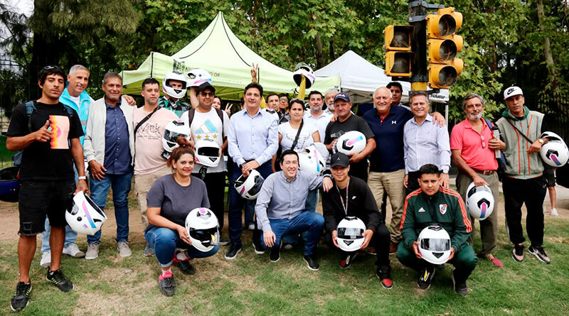 Marinucci encabezó controles viales y entregó cascos junto a Nardini en Malvinas Argentinas