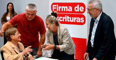 En el HCD, Julio Zamora acompañó a 40 familias de Tigre en una nueva firma de escrituras