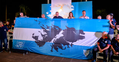 El Municipio homenajeó a los héroes con la tradicional y emotiva vigilia en Ricardo Rojas 