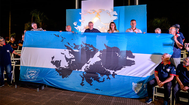 El Municipio homenajeó a los héroes con la tradicional y emotiva vigilia en Ricardo Rojas 