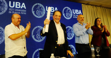 La UBA reconoció a Carlos Heller como Doctor Honoris Causa