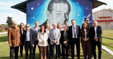 Emotivo homenaje al Dr. René Favaloro en el pueblo que le marcó la vida Emotivo homenaje al Dr. René Favaloro en el pueblo que le marcó la vida