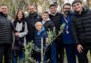 Vicente López plantó un nuevo olivo en la Plaza Vicente López y Planes como símbolo de paz