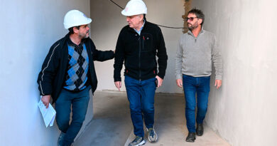 Julio Zamora recorrió el futuro Teatro Municipal de El Talar Julio Zamora recorrió el futuro Teatro Municipal de El Talar