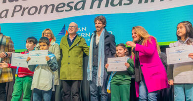 Juan Andreotti tomó a miles de chicos su promesa de lealtad a la Bandera Juan Andreotti tomó a miles de chicos su promesa de lealtad a la Bandera