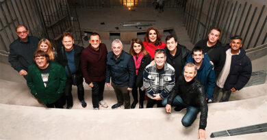 En compañía de destacados artistas, Julio Zamora recorrió el futuro Teatro Municipal de Don Torcuato En compañía de destacados artistas, Julio Zamora recorrió el futuro Teatro Municipal de Don Torcuato