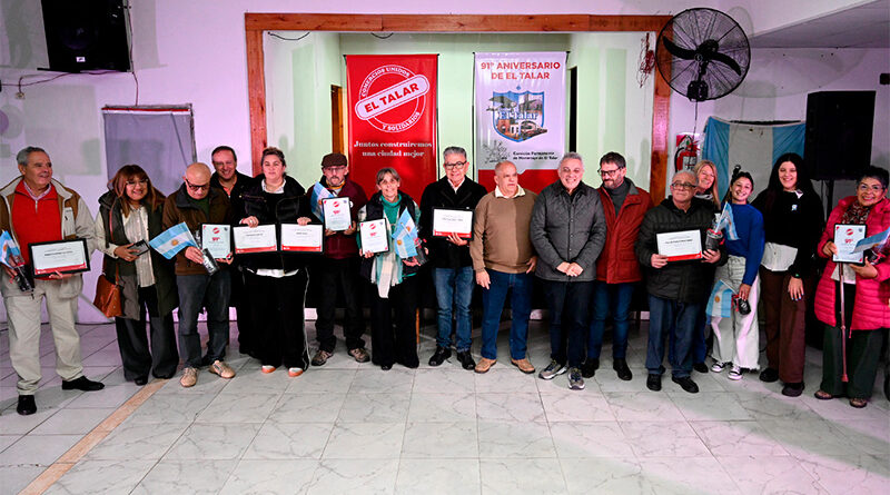 Zamora acompañó la entrega de reconocimientos a instituciones, comercios y personalidades de El Talar Zamora acompañó la entrega de reconocimientos a instituciones, comercios y personalidades de El Talar