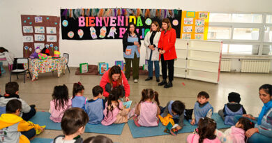 A través del programa Animación a la Lectura, el Municipio entregó más de 30 bibliotecas móviles para el nivel inicial A través del programa Animación a la Lectura, el Municipio entregó más de 30 bibliotecas móviles para el nivel inicial