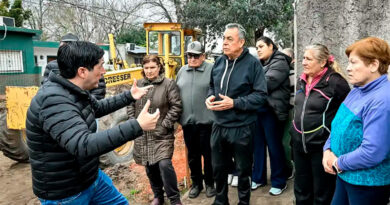 Nardini visitó los avances de obra de pavimentación en el Barrio Iparraguirre Nardini visitó los avances de obra de pavimentación en el Barrio Iparraguirre