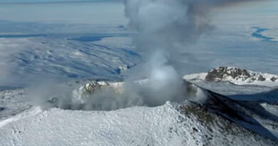 El monte Erebus, el volcán que esparce cristales de oro en la Antártida