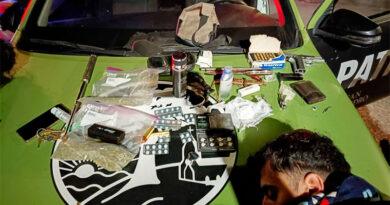 Los oficiales de la Patrulla Municipal interceptaron a tres narcos con cocaína y marihuana listas para la venta
