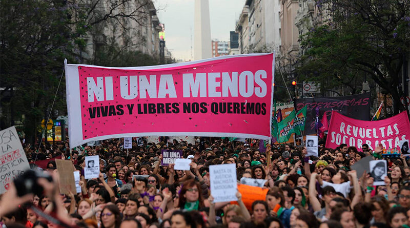 Cada 42 horas una mujer es víctima de femicidio en Argentina Cada 42 horas una mujer es víctima de femicidio en Argentina