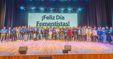 Juan Andreotti homenajeó a clubes y sociedades de fomento de San Fernando en su día
