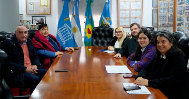La Municipalidad y UNPAZ firmaron un convenio para que se dicten clases en el nuevo Polo Universitario Internacional La Municipalidad y UNPAZ firmaron un convenio para que se dicten clases en el nuevo Polo Universitario Internacional