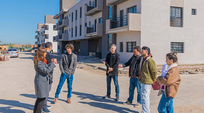 Juan Andreotti anunció el próximo sorteo de 46 viviendas y recorrió el avance de las obras Juan Andreotti anunció el próximo sorteo de 46 viviendas y recorrió el avance de las obras