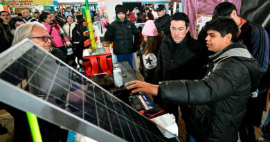 Nardini visitó la 30ª Feria Regional de Educación, Artes, Ciencias y Tecnología con sede en Malvinas Argentinas Nardini visitó la 30ª Feria Regional de Educación, Artes, Ciencias y Tecnología con sede en Malvinas Argentinas