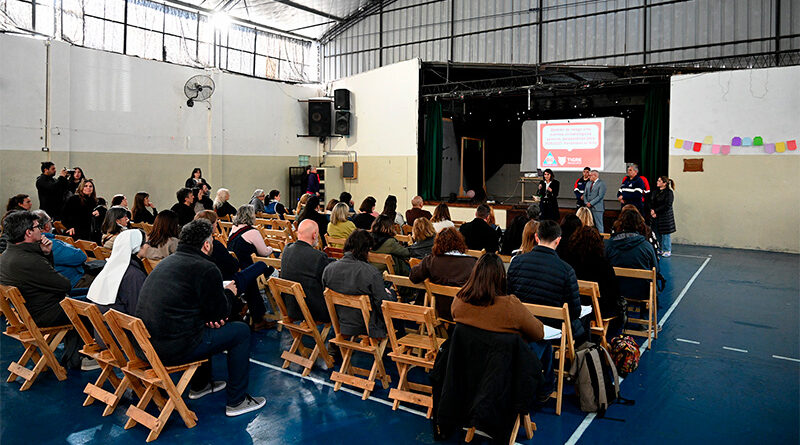 A raíz del fenómeno “El Niño”, el Municipio de Tigre llevó adelante una charla a escuelas del distrito A raíz del fenómeno “El Niño”, el Municipio de Tigre llevó adelante una charla a escuelas del distrito