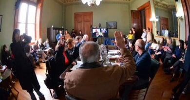 Ishii reclamó que se haga el laboratorio provincial pero que la participación estatal sea del 100% y no del 51% Ishii reclamó que se haga el laboratorio provincial pero que la participación estatal sea del 100% y no del 51%