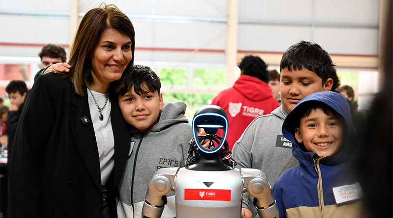 Educación: con más de 130 participantes, el Municipio realizó el primer torneo de la escuela de tecnología y robótica Educación: con más de 130 participantes, el Municipio realizó el primer torneo de la escuela de tecnología y robótica