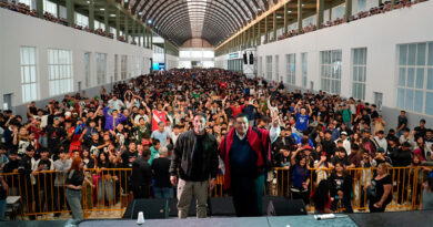 Más de 15.000 jóvenes colmaron la charla “Mono x Dalto” en el Polo Universitario Más de 15.000 jóvenes colmaron la charla “Mono x Dalto” en el Polo Universitario